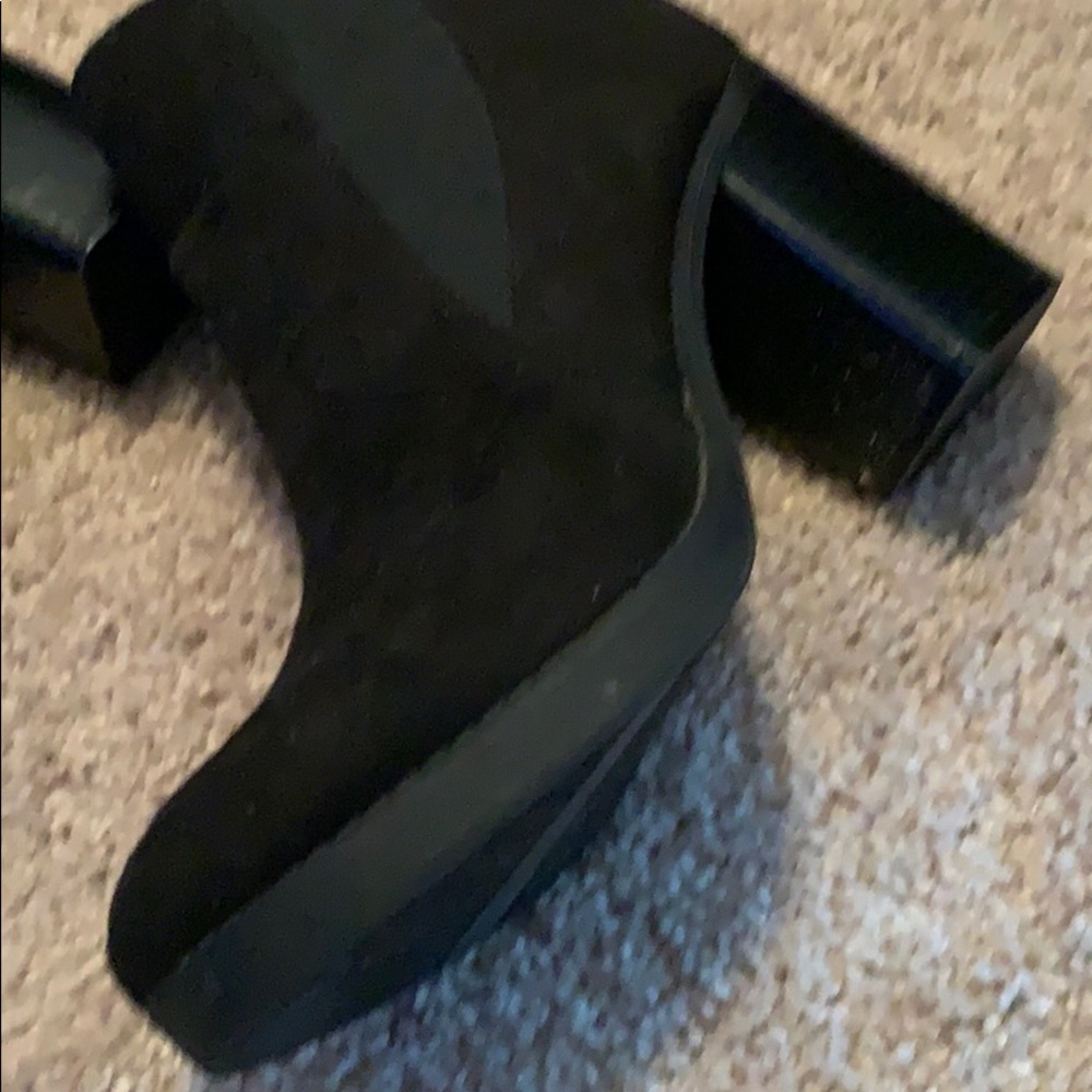 Boots - Picture 3 of 5